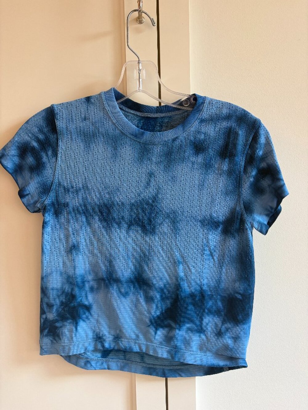 lululemon Blue Tie-dye Short Sleeve Crewneck
